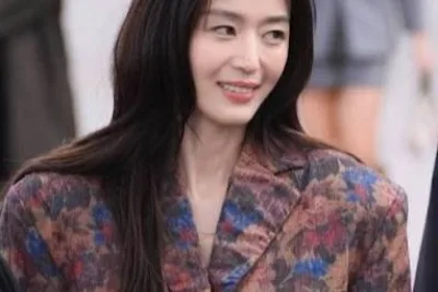 Leaving Netizens Mesmerized, Jun Ji Hyun’s Charm in a Vogue Korea Photoshoot Proves She Is an Unrivaled Fashion Queen